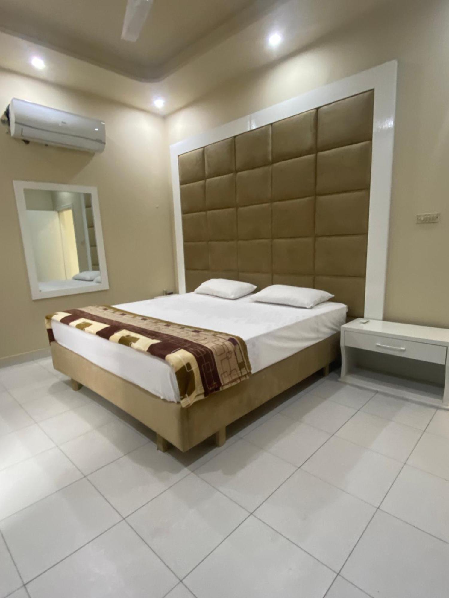 Burj Al Bahria Town Luxury Suites Lahore Exteriör bild